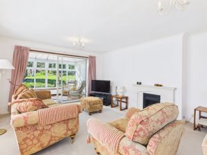 Living room - click for photo gallery